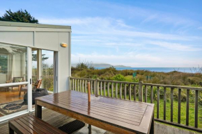 Olde Beach Pearl - Waikanae Beach Holiday Home